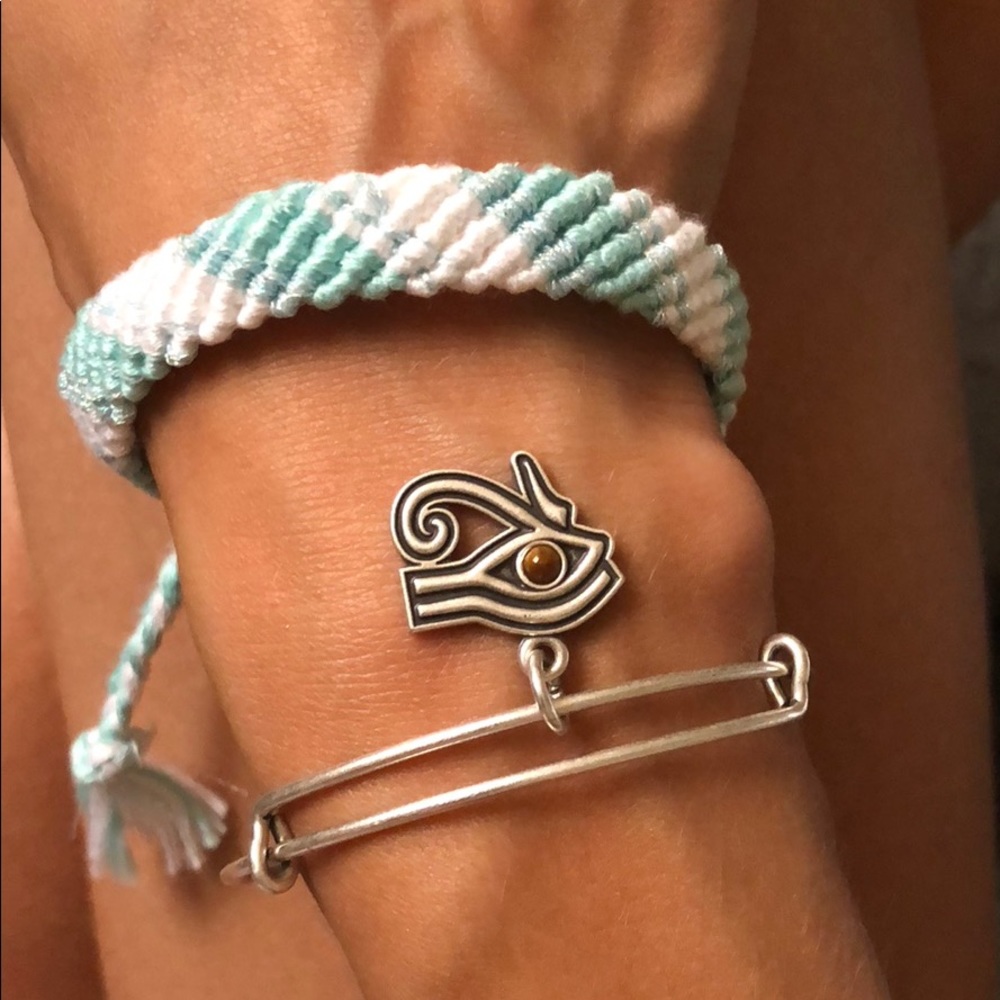 Adjustable handmade Showurbest bracelet 💙